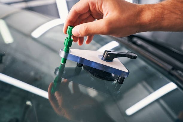 What to Do When Your Windshield Cracks While Driving: Safety Steps and Repair Tips